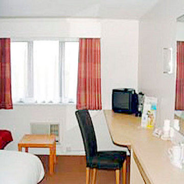 סטאנסטד מאונטפיצ'ט Days Inn Stansted Bishop'S Stortford מראה חיצוני תמונה